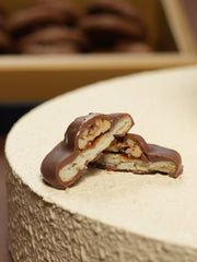 Pecan caramel biscuits